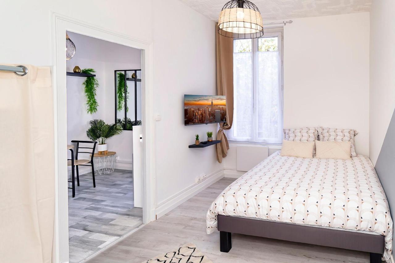 Ld-Location Hotel Монлюсон Экстерьер фото
