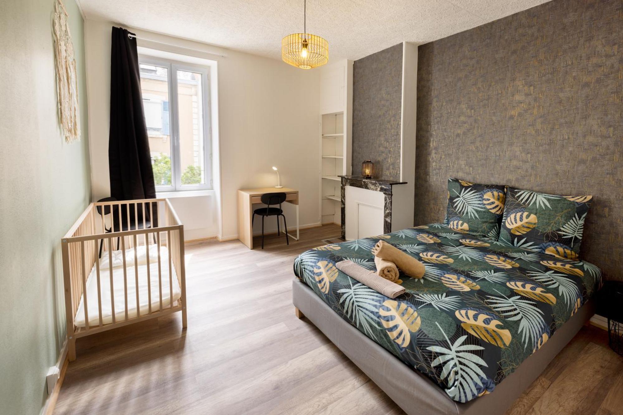 Ld-Location Hotel Монлюсон Экстерьер фото